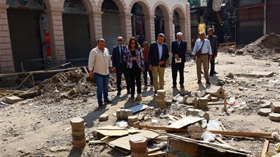 وزيرة التنمية المحلية تتفقد أعمال تنفيذ المرحلة الأولى من تطوير سوق العتبة بحي الموسكي بالقاهرة