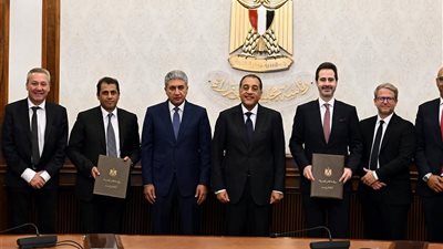 رئيس الوزراء يشهد توقيع مذكرة تفاهم  بين أدد العقارية ومجموعة فنادق حياة العالمية