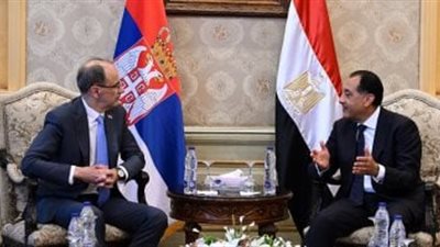 مدبولي يستقبل رئيس وزراء صربيا بمطار القاهرة ويبحثان تعزيز التعاون الثنائي