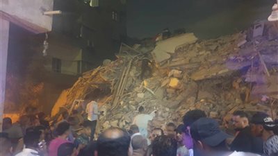 شاهد عيان عن عقار السيدة زينب المنهار: قديم والفنان نور الشريف عاش فيه 