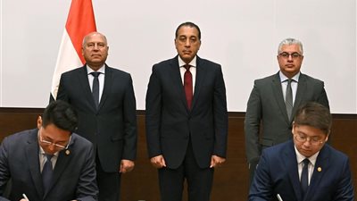 رئيس الوزراء يشهد توقيع عقد مشروع إقامة مجمع صناعي متكامل لإنتاج مستلزمات الطاقة الشمسية 