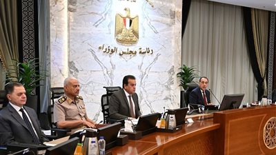 رئيس الوزراء يطمئن المواطنين: لدينا احتياطيات استراتيجية من السلع بما يكفي حاجة الاستهلاك المحلي