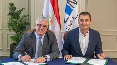 رئيس اقتصادية قناة السويس يوقع عقد مشروع جديد مع شركة أولوسوي التركية باستثمارات تبلغ 18 مليون دولار 