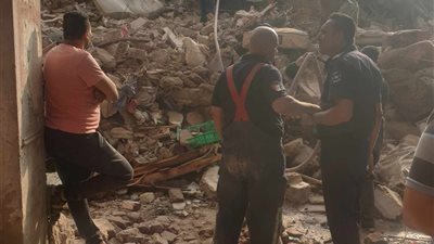 ارتفاع عدد ضحايا انهيار عقار نور الشريف بالسيدة إلى 6 وفيات واستمرار أعمال الإنقاذ