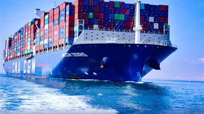 بعد 455 يوما.. كيف نجحت مصر في جذب السفن العملاقة للعبور من قناة السويس؟