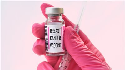 أهم المعلومات عن تطعيم جديد لسرطان الثدي.. كيف يعمل ومن يستفيد منه؟