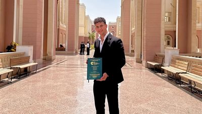 أفراح آل ناجح.. الكاتب الصحفي عمرو عامر يهنئ المهندس بشار صالح لتخرجه من الجامعة البريطانية 