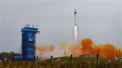 روسيا تطلق صاروخ 