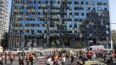 إيران تكثف من هجومها الصاروخي على إسرائيل وتدمر مبنى بورصة تل أبيب ومستشفى سوروكا