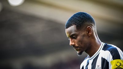 نيوكاسل يحدد 150 مليون جنيه إسترليني لبيع ألكسندر إيزاك