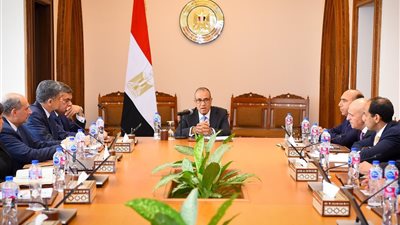 وزير الخارجية يعقد اجتماعًا مع قيادات وأعضاء مركز القاهرة الدولي لتسوية النزاعات وحفظ وبناء السلام