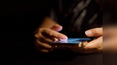 أضرار الضوء الأزرق..7 أسباب تجعلك لا تستخدم الهاتف قبل النوم