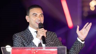هوس بالميديا ومسابقات للشو والاتجار بالغلابة.. سر الصعود اللغز لرجل السيارات مصطفى فايد