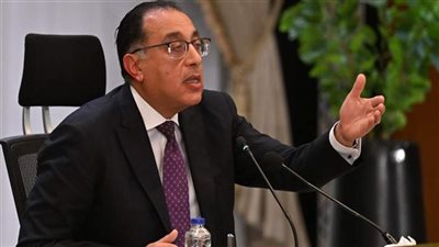 مدبولي يتفقد سفينة تغييز الغاز بالعين السخنة