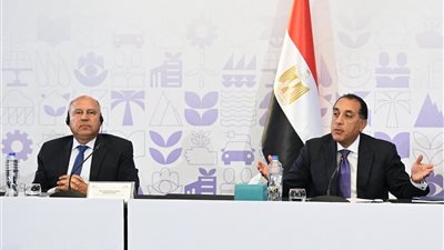 رئيس الوزراء يترأس مائدة مستديرة بعنوان 