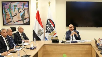 وزير قطاع الأعمال العام: العنصر البشري هو الركيزة الأساسية لأي عملية تطوير