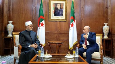 مفتي الجمهورية يبحث مع وزير الأوقاف الجزائري التعاون في مواجهة التطرف