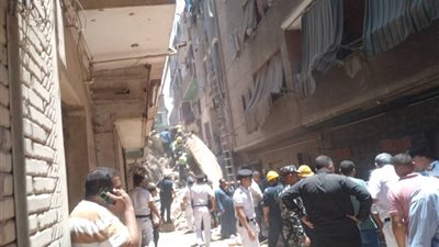 اكتشاف جثمان طفل تحت الأنقاض.. ارتفاع عدد ضحايا انهيار عقاري الحدائق إلى 10 أشخاص 