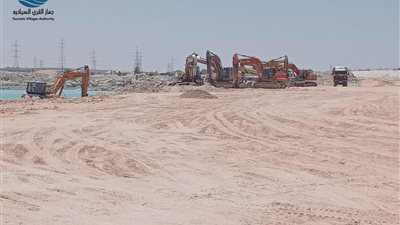 وزير الإسكان يتابع مشروعات البنية الأساسية بمارينا استعدادًا لصيف 2025