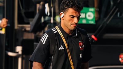 وصل لاعبو فريق الأهلى لاستاد ميتلايف استعدادًا لمواجهة بورتو