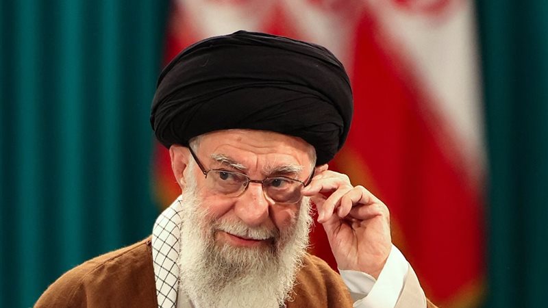 المرشد الإيراني علي