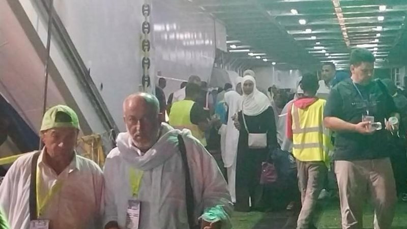 عودة حجاج الحج السياحي