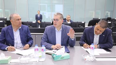 وزير البترول يتفقد مركز التحكم ويتابع عودة ضخ الغاز الطبيعي تدريجيًا