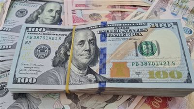 استقرار نسبي في أسعار الدولار بالبنوك الحكومية والخاصة اليوم الجمعة 