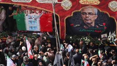 إيران تشيع جثامين قادة عسكريين وعلماء نوويين اغتالتهم إسرائيل