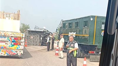 حادث جديد على الطريق الإقليمي بالمنوفية.. انقلاب سيارة أمن مركزي وإصابات بين المجندين