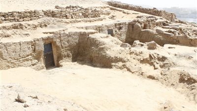 الكشف عن ثلاثة مقابر جديدة بجبانة قبة الهوا بأسوان من الدولة القديمة
