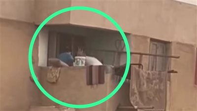 بعد فيديو استغاثتها من الشرفة.. ضبط أب وأم بتهمة تعذيب طفلتهما في العاشر من رمضان