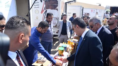 وزير التموين ومحافظ الشرقية يفتتحان 