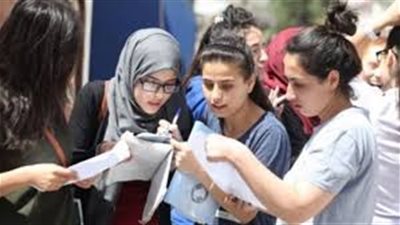 سهل وبسيط.. طلاب الثانوية العامة عن امتحان اللغة الأجنبية الأولى