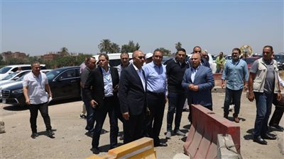 كامل الوزير يرد على منتقديه أثناء تفقد الطريق الإقليمي: 