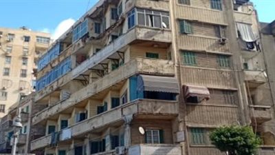 هبوط أرضي يتسبب في تصدعات بعقارين بحلوان والأمن يخلي السكان حفاظًا على الأرواح