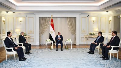 الرئيس السيسي يستقبل المشير خليفة حفتر بالعلمين الجديدة 