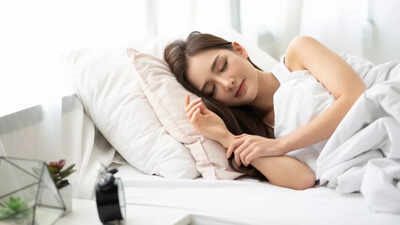 دراسة حديثة : تناول هذه الفاكهة يوميا يمنع الأرق ليلا ويحسن جودة النوم