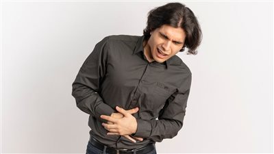 هل تشير آلام المعدة المستمرة إلى الإصابة بسرطان القولون المتقدم؟