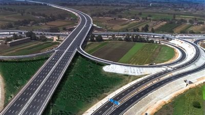 طفرة غير مسبوقة في مصر.. تطوير شامل للطرق والمترو والموانئ والسكك الحديدية