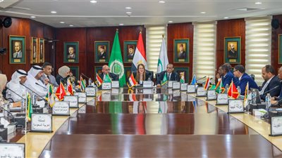 بحضور أكثر من 30 مشاركًا من 14 دولة عربية… 