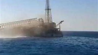 وزير البترول يتوجه لموقع حادث انقلاب البارج البحري 