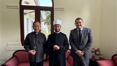 رئيس أساقفة مانيلا يستقبل وزير الأوقاف لبحث التعاون المشترك وتبادل الزيارات