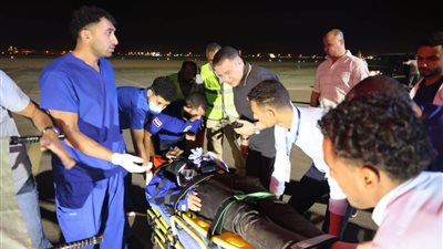 محافظ البحر الأحمر ينتقل إلى منطقة جبل الزيت لمتابعة حادث غرق حفار بترول