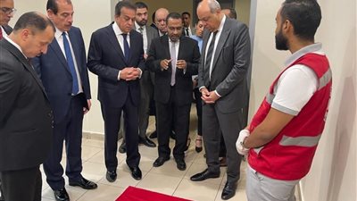 وزيرا الصحة والطيران يتفقدان مطار القاهرة لمتابعة جاهزية العيادات وخطط الطوارئ