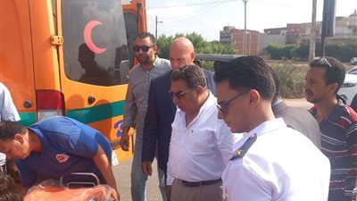 محافظ الدقهلية يوقف جولته لإنقاذ مصابي حادث سير ببلقاس