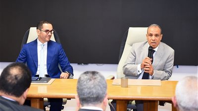 عبد العاطي والخطيب يبحثان دعم الاقتصاد المصري عبر السفارات بالخارج