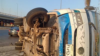 إصابة 13 في انقلاب أتوبيس بطريق مصر–الإسماعيلية في الشرقية