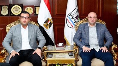 وزير الإسكان يتفقد مشروعات 