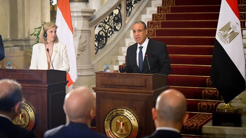 وزير الخارجية بدر